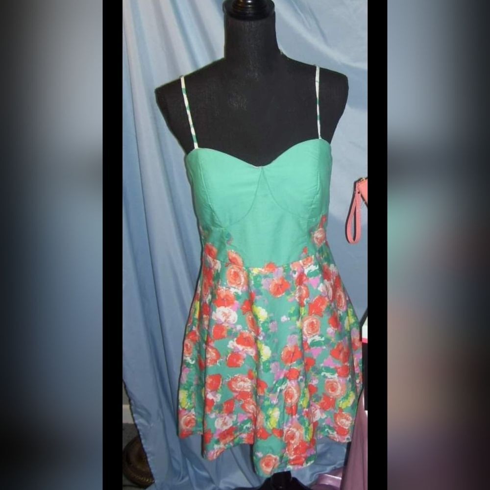 📦 Charlotte Russe sweetheart neckline, spaghetti straps floral dress